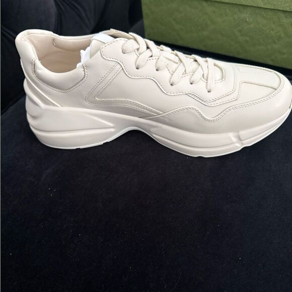 Brand new women’s Gucci Cream Sneakers with Dog Design size 10 - Picture 12 of 13